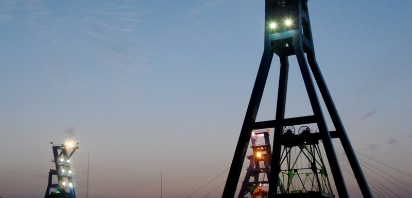 二十二工程处施工的内蒙色连立井夜景 2025新老澳门原料网站